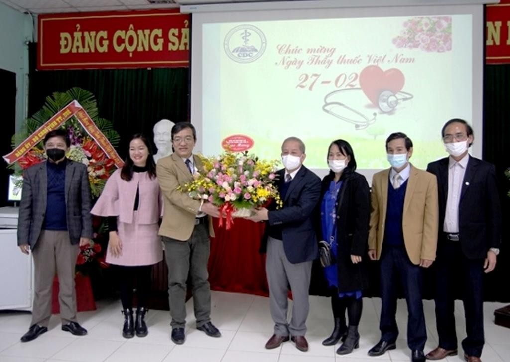 Phó Bí thư Thường trực Phan Ngọc Thọ thăm CDC tỉnh TT-Huế nhân kỷ niệm 67 năm ngày Thầy thuốc Việt Nam. Ảnh: Phong Trần Phó Bí thư Thường trực Phan Ngọc Thọ thăm CDC tỉnh TT-Huế nhân kỷ niệm 67 năm ngày Thầy thuốc Việt Nam. Ảnh: Phong Trần