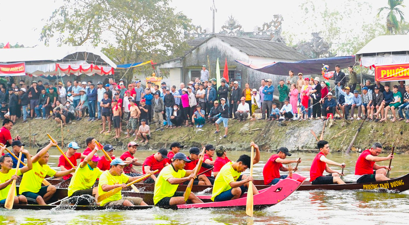 Năm nay, top 4 của giải vẫn là các đội Thủy Thanh, Thủy Phù, Thủy Lương, Thủy Phương. Khán giả còn cổ vũ nhiệt tình cho các đội Thủy Dương, Thủy Tân, Phú Bài, Thủy Châu với khả năng có thể lật đổ 4 đội top trên như đã nêu. Năm nay, top 4 của giải vẫn là các đội Thủy Thanh, Thủy Phù, Thủy Lương, Thủy Phương. Khán giả còn cổ vũ nhiệt tình cho các đội Thủy Dương, Thủy Tân, Phú Bài, Thủy Châu với khả năng có thể lật đổ 4 đội top trên như đã nêu.