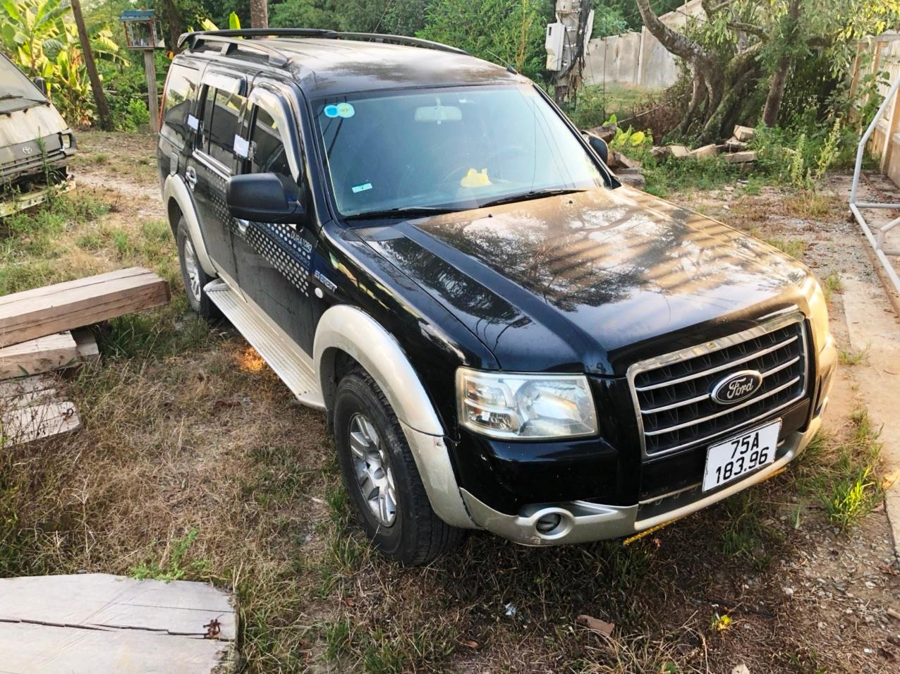 Chiếc xe 7 chỗ này cũng móc biển giả để chở gỗ lậu vào TT-Huế. Chiếc xe 7 chỗ này cũng móc biển giả để chở gỗ lậu vào TT-Huế.