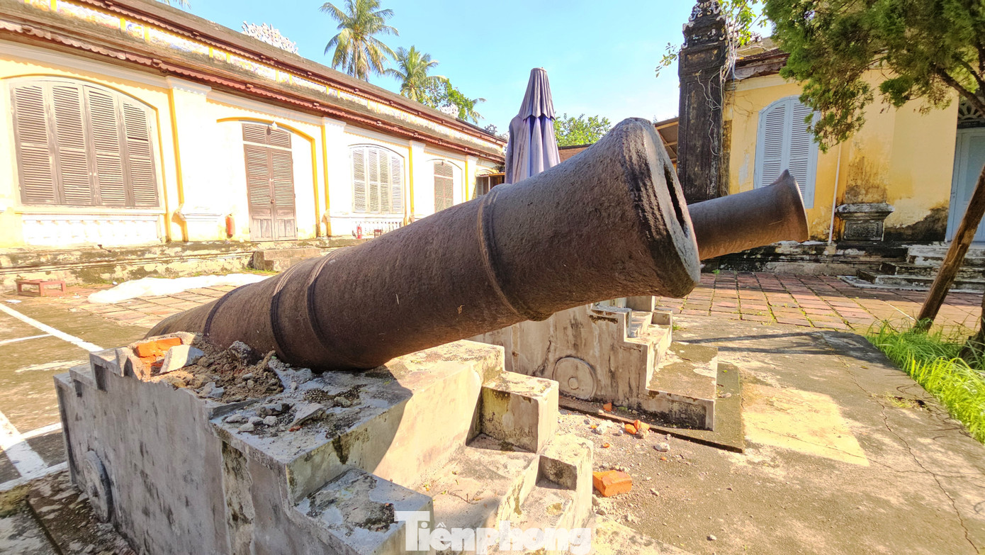 Cùng với đó, bộ phận chuyên môn của bảo tàng tiến hành tháo dỡ các khẩu thần công trưng bày tại cơ sở cũ để di chuyển đến nơi mới.