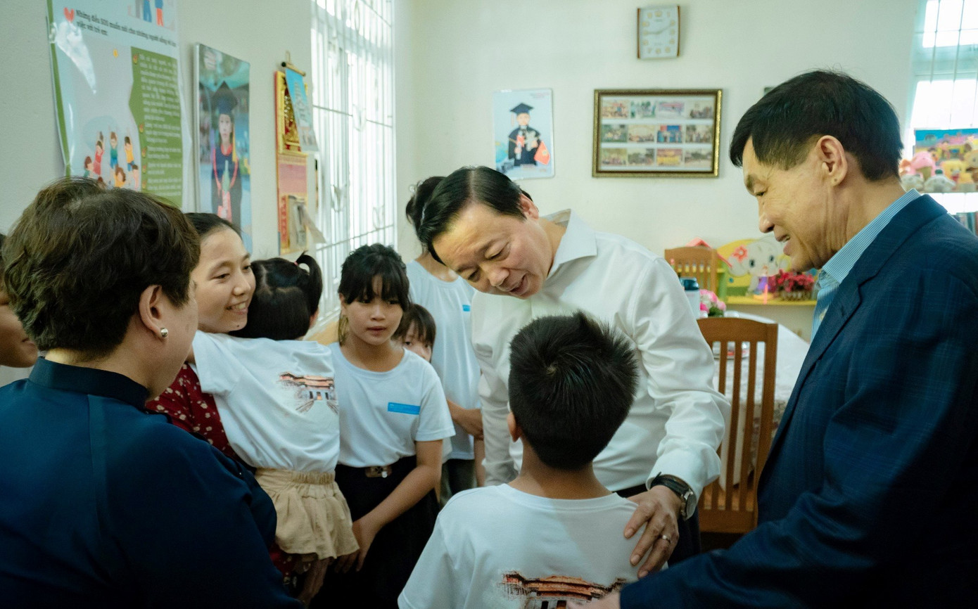 Phó Thủ tướng Trần Hồng Hà thăm hỏi, động viên trẻ em có hoàn cảnh đặc biệt tại TT-Huế.