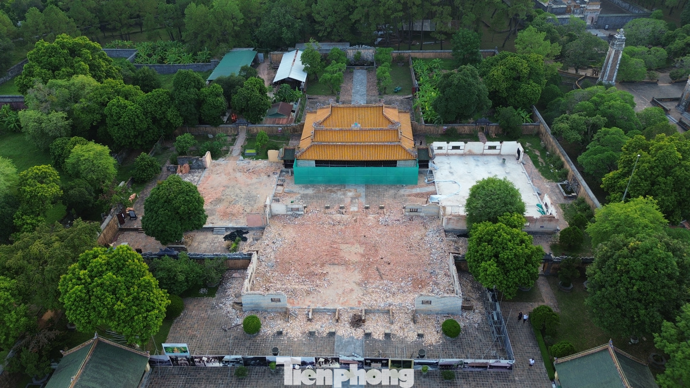 Dự án bảo quản, tu bổ, phục hồi di tích lăng vua Tự Đức sẽ thực hiện ở các hạng mục kiến trúc gồm điện Hòa Khiêm, Minh Khiêm đường, Ôn Khiêm đường, cụm la thành - cổng Vụ Khiêm - bình phong trước Vụ Khiêm và tôn tạo hệ thống hạ tầng kỹ thuật của lăng.