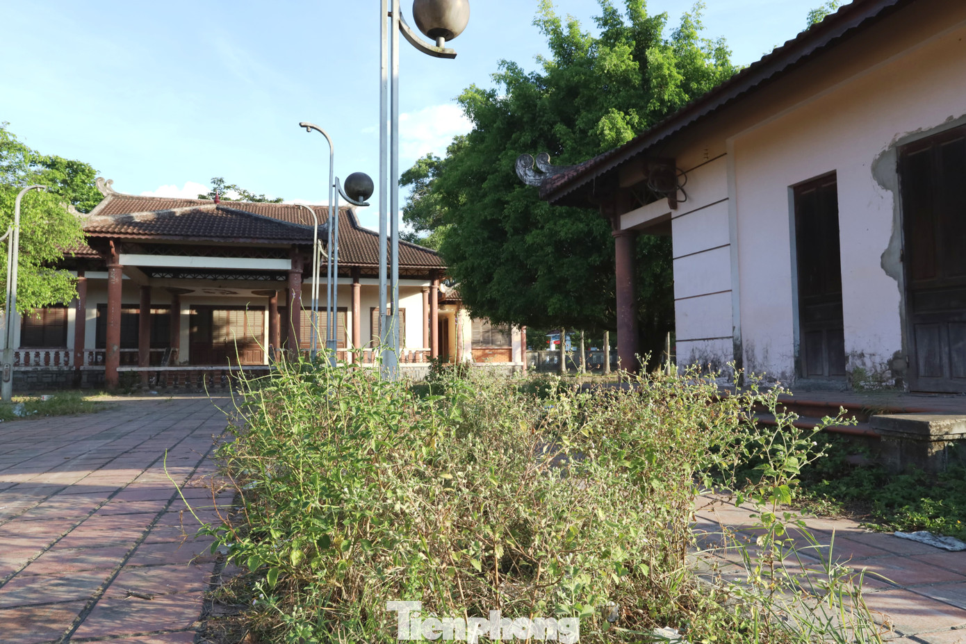 Mặt bằng trung tâm bị thu hồi, điều chỉnh tài sản khu nhà đất từ UBND phường Phường Đúc về cho Trung tâm Phát triển Quỹ đất TP Huế (nay là quận Thuận Hóa) quản lý. Từ đó, nơi đây rơi vào cảnh đìu hiu, hoang phế.