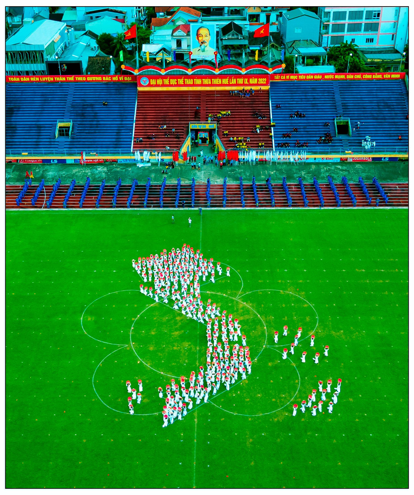 Xếp hình bản đồ Việt Nam. Ảnh: Lê Đình Hoàng Xếp hình bản đồ Việt Nam. Ảnh: Lê Đình Hoàng