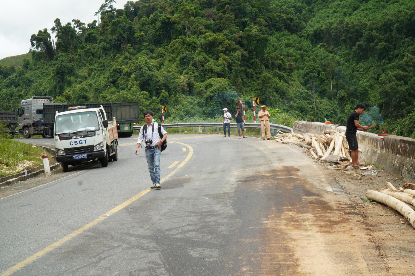 Đến nay, cơ quan chức năng phân công giải quyết nguồn tin về tội phạm đối với vụ TNGT đặc biệt nghiêm trọng này. Ảnh: N.V Đến nay, cơ quan chức năng phân công giải quyết nguồn tin về tội phạm đối với vụ TNGT đặc biệt nghiêm trọng này. Ảnh: N.V