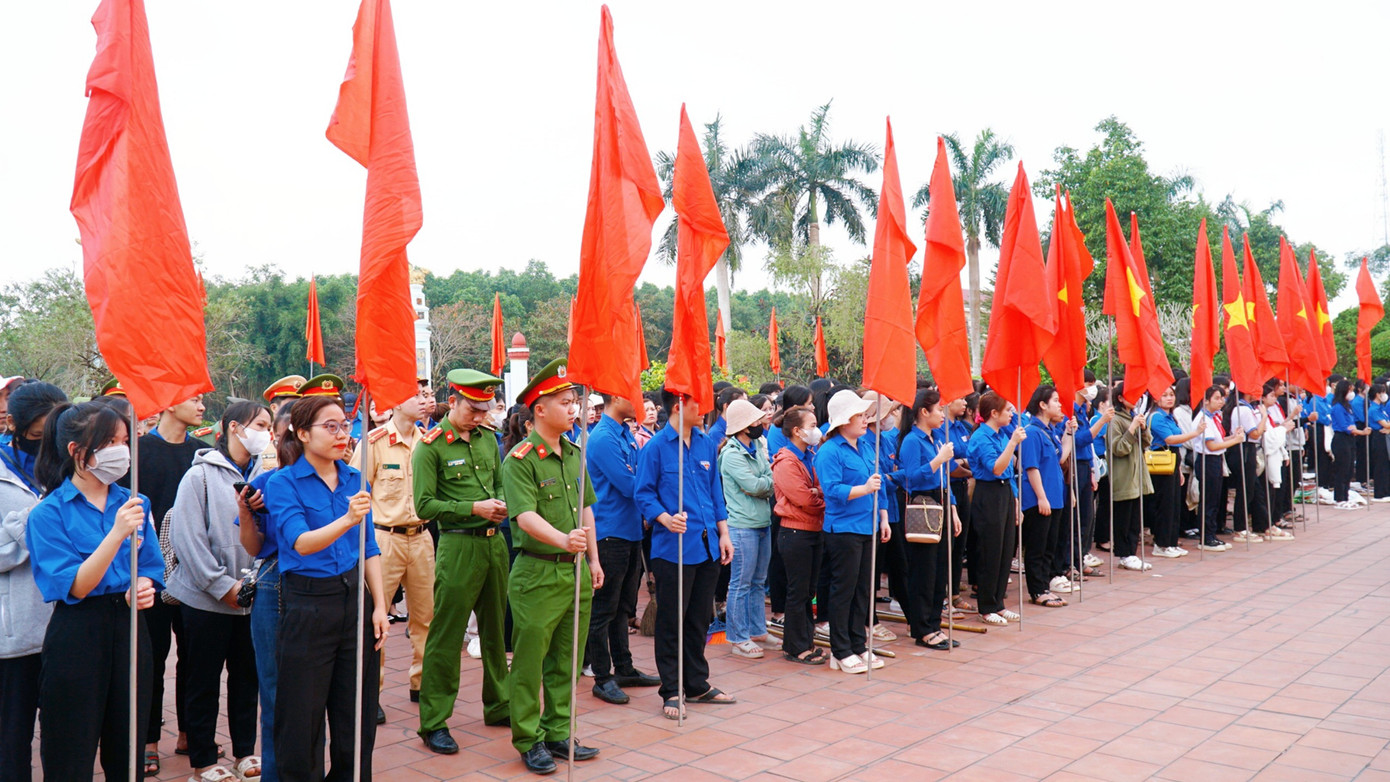 Tỉnh Đoàn, Hội LHTN Việt Nam tỉnh TT-Huế ra quân Tháng Thanh niên năm 2024.