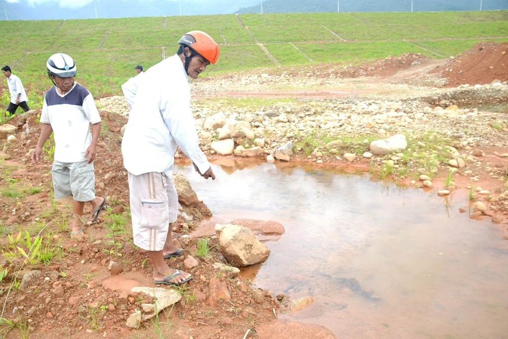 Chân đập hồ chứa nước Thủy Yên (xã Lộc Thủy, huyện Phú Lộc, tỉnh TT-Huế) từng bị rò rỉ nước ngầm. Chân đập hồ chứa nước Thủy Yên (xã Lộc Thủy, huyện Phú Lộc, tỉnh TT-Huế) từng bị rò rỉ nước ngầm.