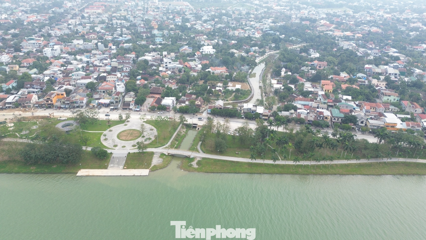 Những ngày này, nhiều gia đình ở phường Kim Long tất bật vào mùa làm mứt gừng Tết - một đặc sản không thể thiếu trong ngày Xuân của hầu hết các gia đình ở Cố đô Huế. Những ngày này, nhiều gia đình ở phường Kim Long tất bật vào mùa làm mứt gừng Tết - một đặc sản không thể thiếu trong ngày Xuân của hầu hết các gia đình ở Cố đô Huế.