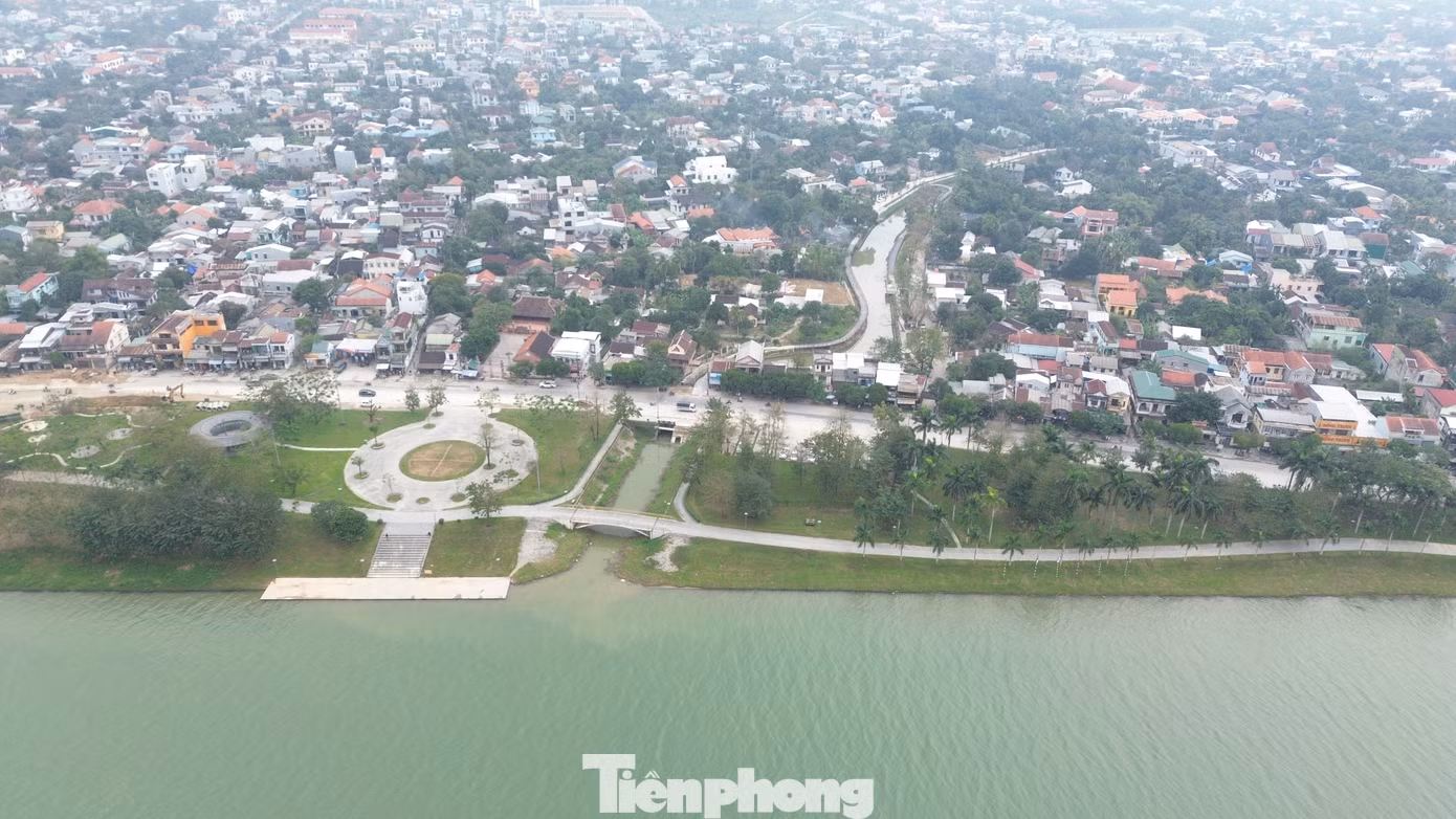 Những ngày này, nhiều gia đình ở phường Kim Long tất bật vào mùa làm mứt gừng Tết - một đặc sản không thể thiếu trong ngày Xuân của hầu hết các gia đình ở Cố đô Huế.