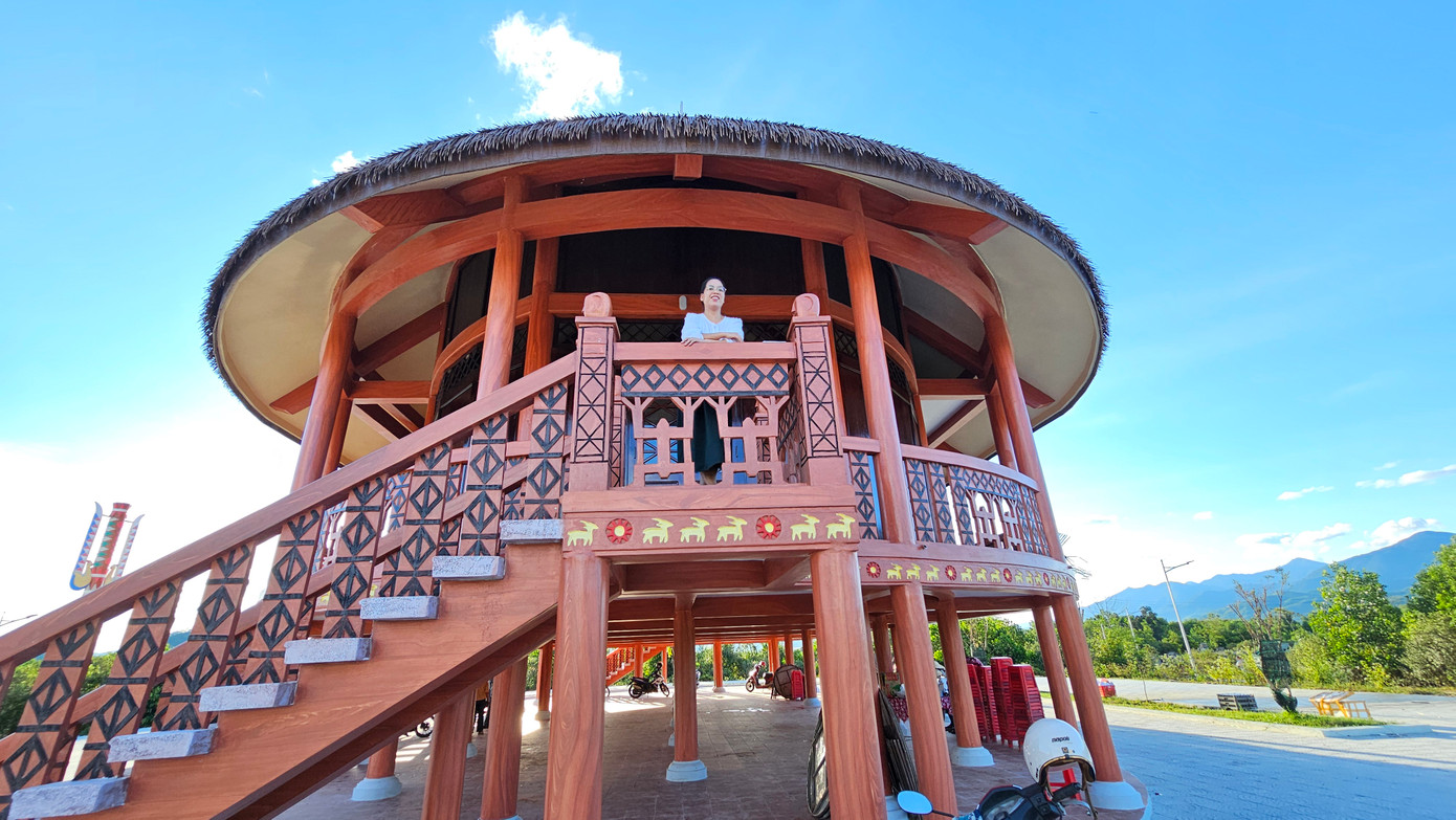 Nhà sinh hoạt cộng đồng chung các dân tộc thiểu số A Lưới. Nhà sinh hoạt cộng đồng chung các dân tộc thiểu số A Lưới.