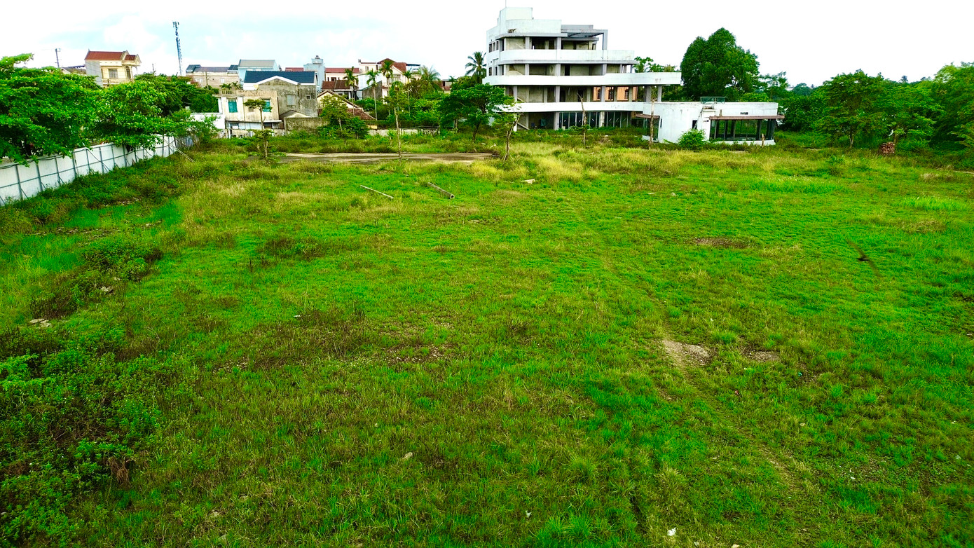 Tuy nhiên, theo chủ đầu tư và cơ quan chức năng TP Huế, do ảnh hưởng của dịch bệnh COVID-19, dự án đã bị đình trệ và ngừng thi công suốt nhiều năm. Đến ngày 8/1/2024, UBND tỉnh Thừa Thiên-Huế (nay là TP Huế) tiếp tục gia hạn tiến độ sử dụng đất trong 24 tháng nhằm tạo điều kiện để chủ đầu tư khởi động lại dự án. Tuy nhiên, theo chủ đầu tư và cơ quan chức năng TP Huế, do ảnh hưởng của dịch bệnh COVID-19, dự án đã bị đình trệ và ngừng thi công suốt nhiều năm. Đến ngày 8/1/2024, UBND tỉnh Thừa Thiên-Huế (nay là TP Huế) tiếp tục gia hạn tiến độ sử dụng đất trong 24 tháng nhằm tạo điều kiện để chủ đầu tư khởi động lại dự án.