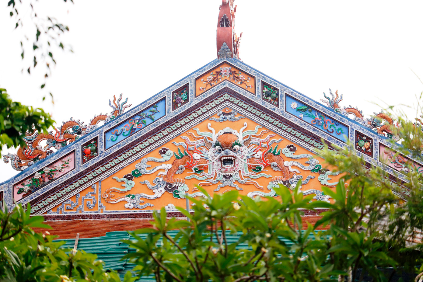 Theo ông Hoàng Việt Trung - Giám đốc Trung tâm Bảo tồn Di tích Cố đô Huế, sau khi công trình hoàn thành trùng tu, Trung tâm sẽ triển khai công tác trưng bày hiện vật, tổ chức các không gian triển lãm mỹ thuật, không gian trưng bày và trải nghiệm với ứng dụng sản phẩm công nghệ hiện đại, tạo điểm nhấn về sản phẩm văn hóa phục vụ du khách. Ảnh: Ngọc Văn.