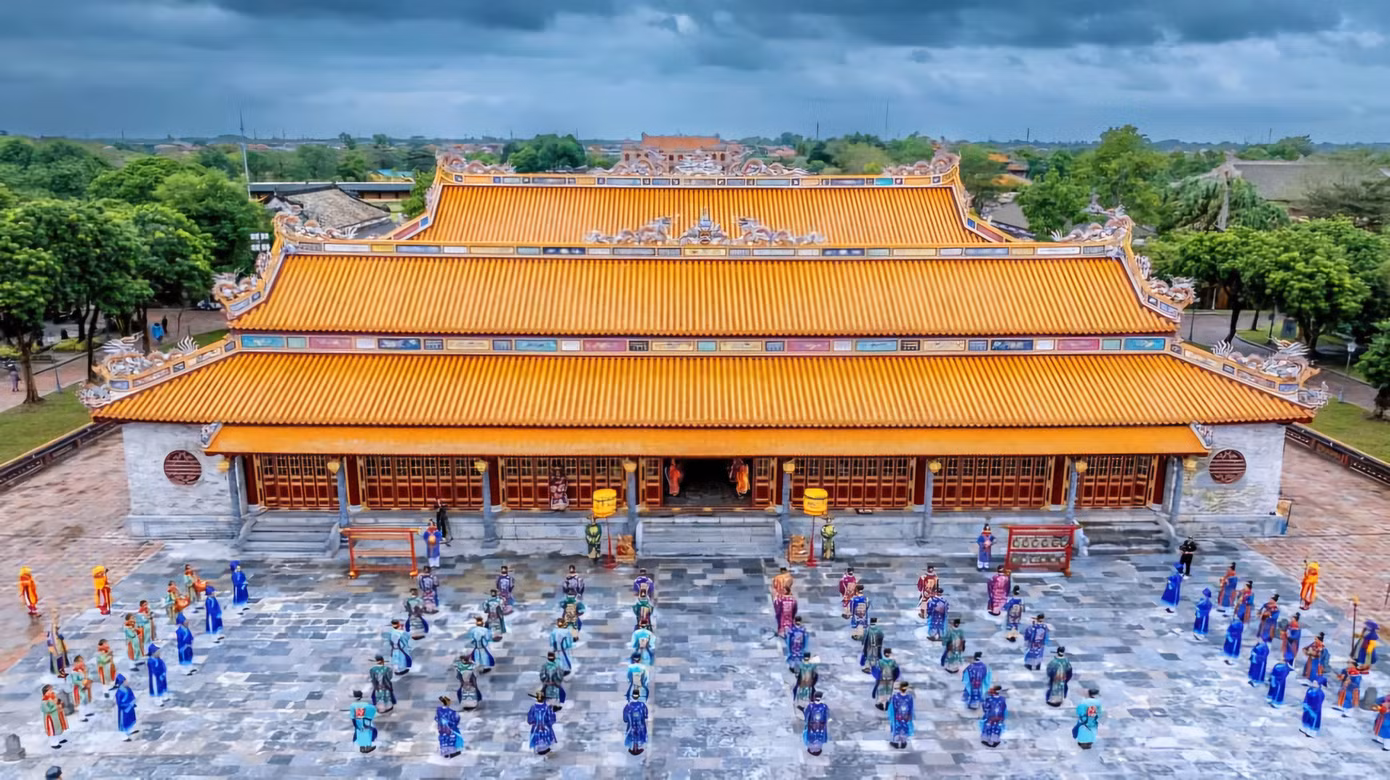 Điện Thái Hòa - điểm tham quan trung tâm của Đại Nội Huế, nơi đặt ngai vua triều Nguyễn - bảo vật quốc gia. Điện Thái Hòa - điểm tham quan trung tâm của Đại Nội Huế, nơi đặt ngai vua triều Nguyễn - bảo vật quốc gia.