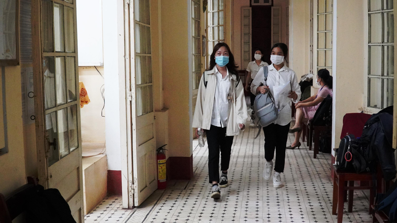 Thí sinh tự tin bước vào phòng thi