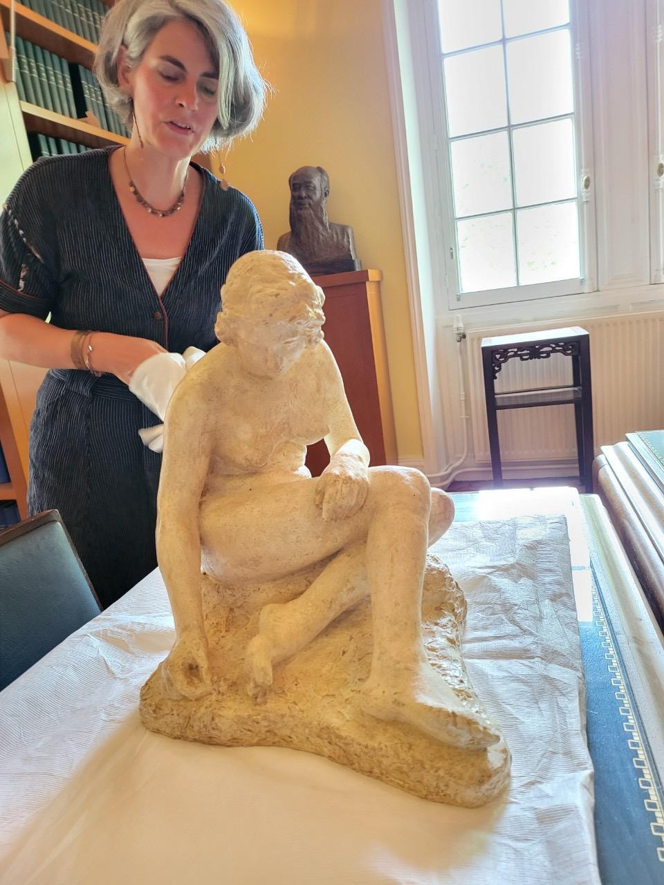 Đoàn công tác tỉnh TT-Huế đã được tiếp cận các hiện vật lưu giữ, phục chế tại Pháp. Ảnh: TTBTDTCĐ Đoàn công tác tỉnh TT-Huế đã được tiếp cận các hiện vật lưu giữ, phục chế tại Pháp. Ảnh: TTBTDTCĐ