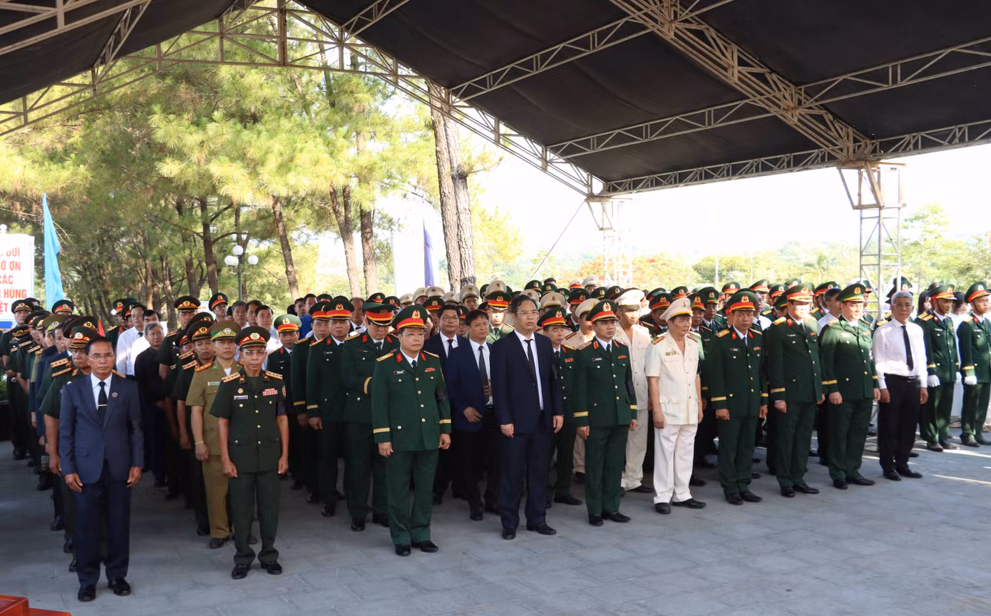 Buổi lễ diễn ra trong không khí trang nghiêm, xúc động.