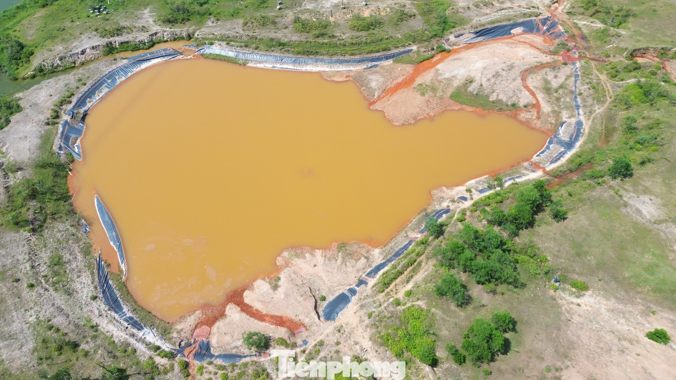 Chỉ một vài cụm công trình nhỏ được xây dựng trong tình trạng dang dở. Chỉ một vài cụm công trình nhỏ được xây dựng trong tình trạng dang dở.