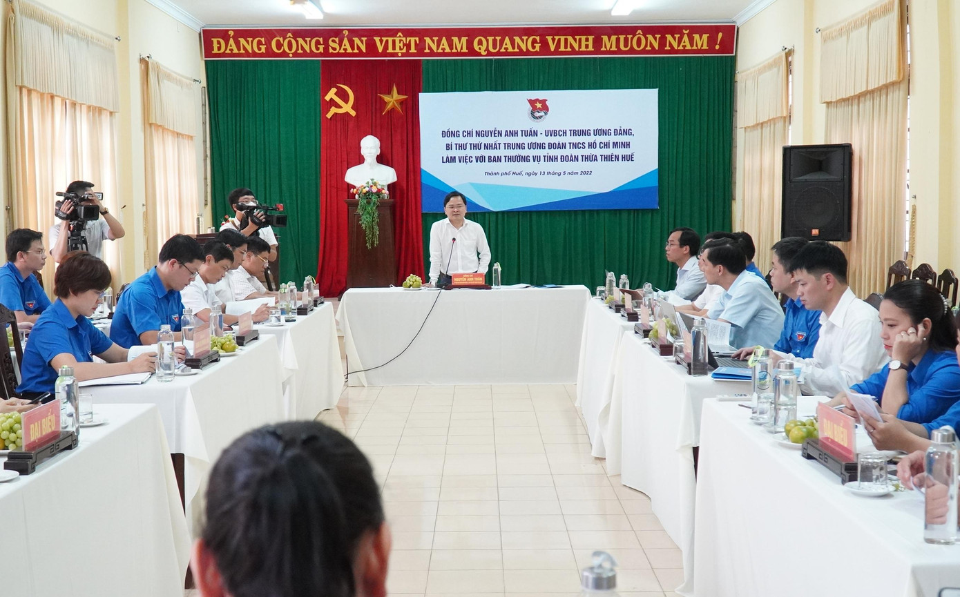 Quang cảnh buổi làm việc Quang cảnh buổi làm việc