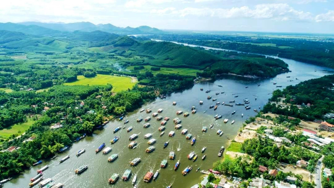 Lễ hội điện Huệ Nam là lễ hội nổi tiếng, thu hút hàng nghìn khách hành hương tham gia. Ảnh: FB Văn Thể Huế Lễ hội điện Huệ Nam là lễ hội nổi tiếng, thu hút hàng nghìn khách hành hương tham gia. Ảnh: FB Văn Thể Huế