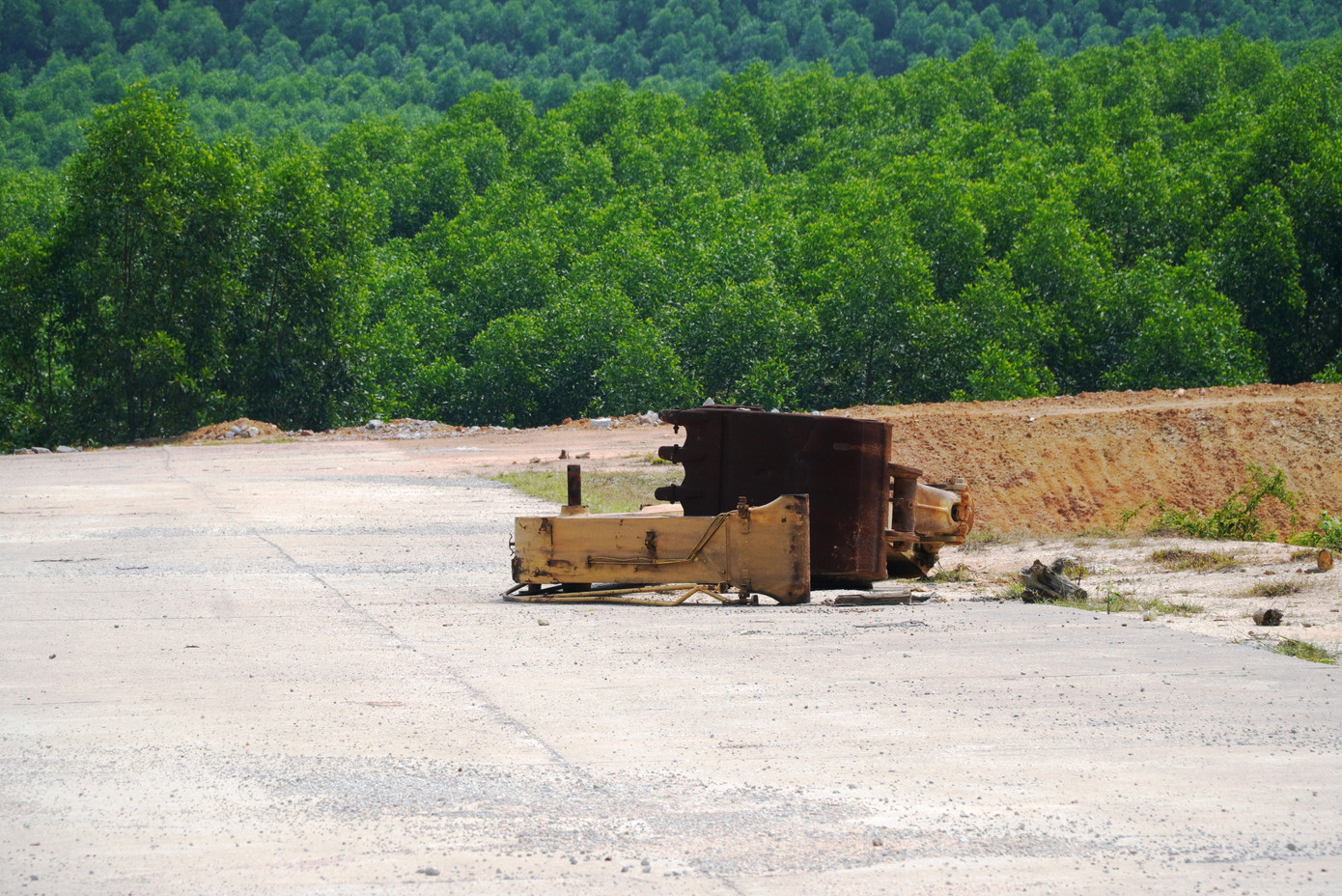 Đối với tuyến giao thông, Sở KH&ĐT đã tham mưu UBND tỉnh TT-Huế các phương án đầu tư, với mức vốn dự kiến từ 130 tỷ đến trên 200 tỷ đồng, nhằm kết nối hiệu quả, an toàn giữa nhà máy với các địa phương trong tỉnh.