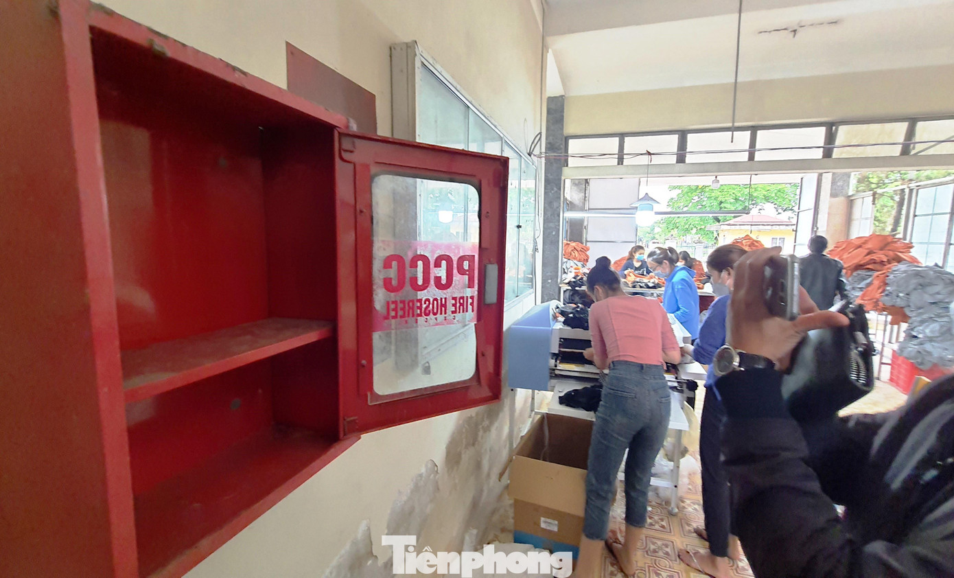 Không có một vật dụng, thiết bị chuyên dụng nào tại hệ thống PCCC cũ lắp bên trong khu nhà xưởng đặt bên trong Trường Cao đẳng Công nghiệp Huế (cơ sở 3) Không có một vật dụng, thiết bị chuyên dụng nào tại hệ thống PCCC cũ lắp bên trong khu nhà xưởng đặt bên trong Trường Cao đẳng Công nghiệp Huế (cơ sở 3)