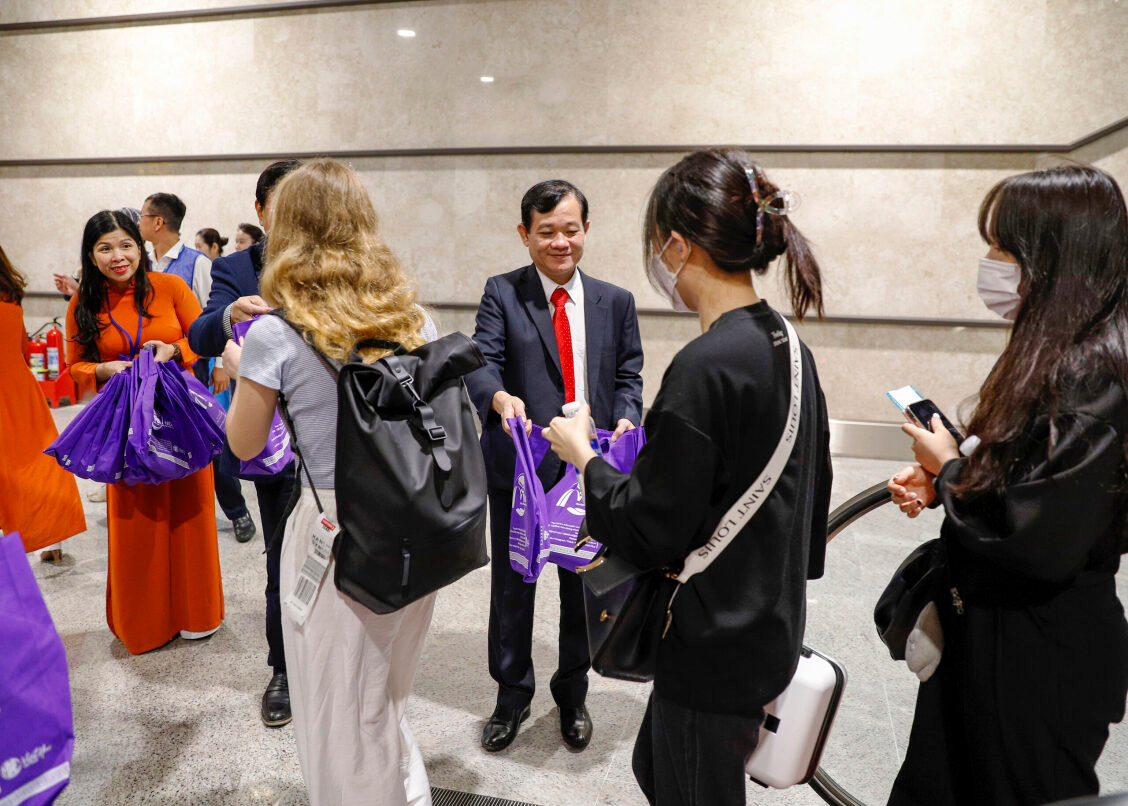 Luôn thể hiện sự trân trọng, thân thiện, mến khách. (Ảnh: SDL)