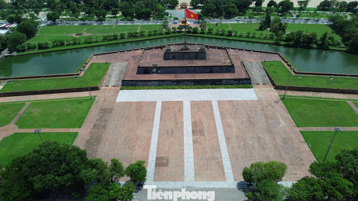 Điểm cầu tại Huế với sự tham gia của đông đảo học sinh, giáo viên và phụ huynh, người dân sẽ là chỗ dựa tinh thần vững chắc để thí sinh Võ Quang Phú Đức tự tin chinh phục đỉnh Olympia năm nay. Điểm cầu tại Huế với sự tham gia của đông đảo học sinh, giáo viên và phụ huynh, người dân sẽ là chỗ dựa tinh thần vững chắc để thí sinh Võ Quang Phú Đức tự tin chinh phục đỉnh Olympia năm nay.