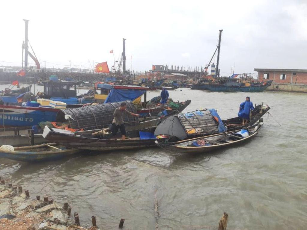 Do cảng cá Thuận An (TP Huế) trong thời gian xây dựng, nên các tàu cá công suất lớn chuyên đánh bắt xa bờ được bố trí neo đậu ở khu vực trú tránh bão xã Phú Hải (huyện Phú Vang). Nơi đây có sức chứa khoảng 300 tàu cá công suất lớn. Các ghe thuyền cỡ nhỏ hoạt động đánh bắt thủy sản ở các sông lớn và khu vực đầm phá Tam Giang - Cầu Hai được bố trí neo đậu tránh trú tại những âu thuyền nhỏ của các địa phương dọc theo đầm phá.