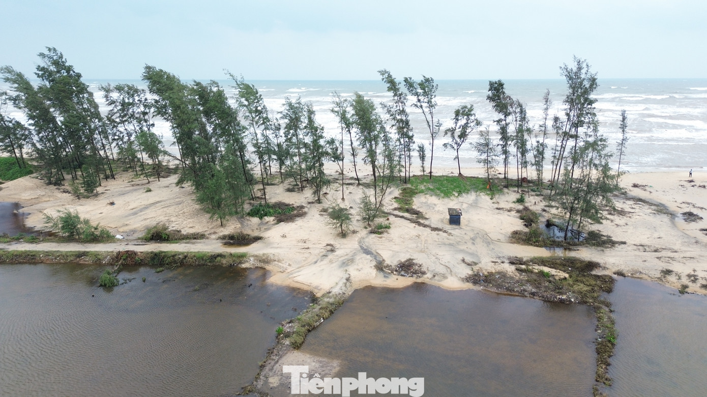 Do đây là đoạn đường thường xuyên chịu thiên tai, phía ngoài bờ biển chưa có kè cứng chống sạt lở, ngăn cát di chuyển vào rừng phòng hộ, đồng ruộng và công trình giao thông bên trong, nên việc khắc phục giao thông đi lại chỉ có thể thực hiện khi thời tiết trở lại bình thường.