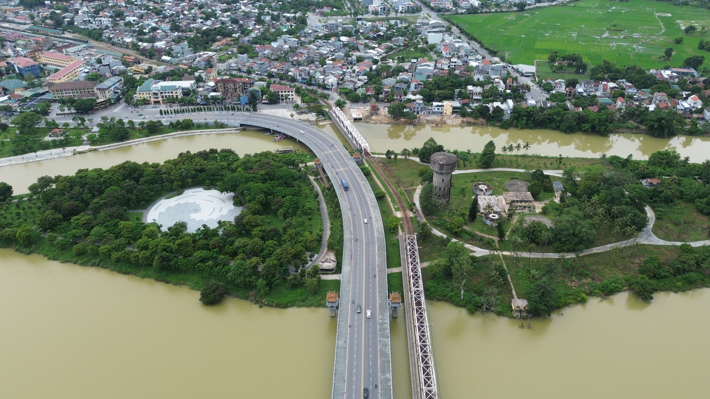 Theo quy hoạch được duyệt, khu vực phía tây cồn Dã Viên sẽ được giải phóng mặt bằng khoảng 6,6ha để đầu tư hệ thống hạ tầng kỹ thuật, điện nước, lát đá tuyến đường dạo dài 1,5km, kết nối liên hoàn với phía đông và hệ thống cảnh quan ven sông Hương.