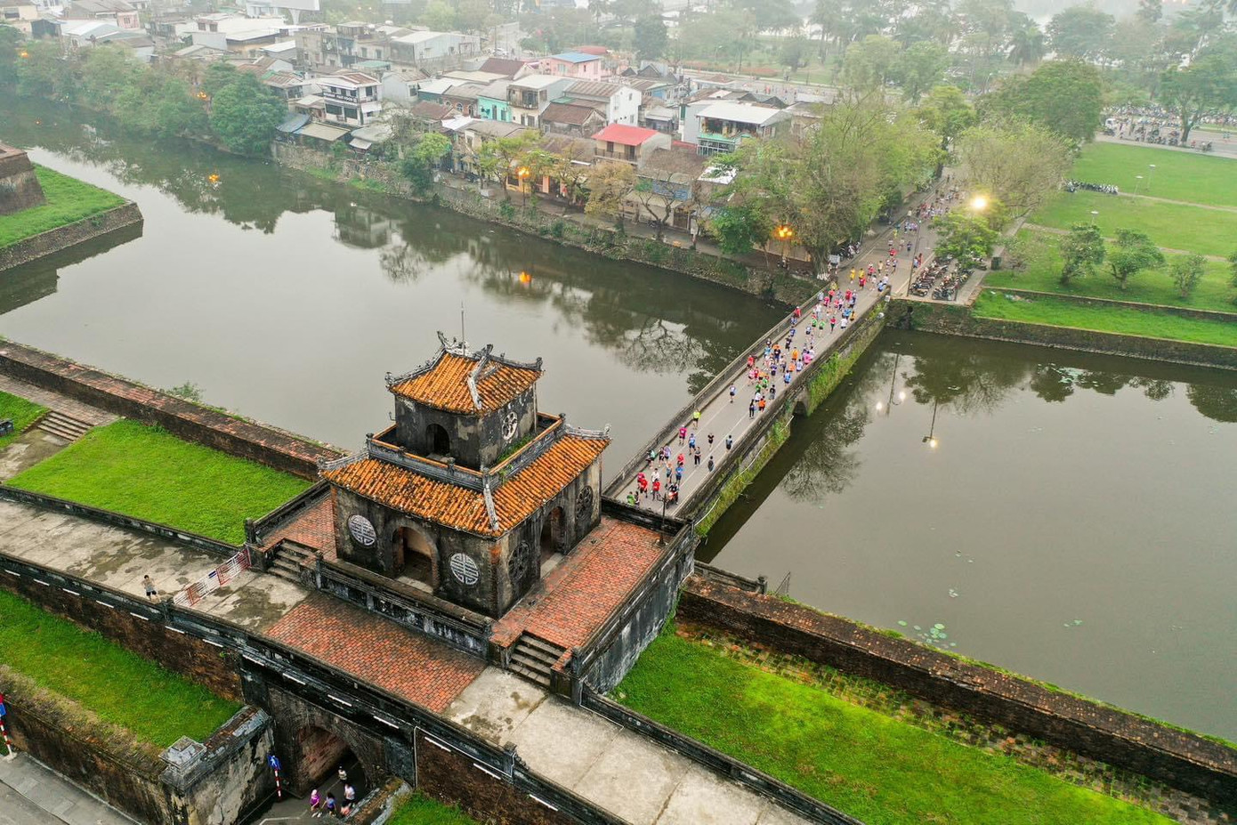 Đây là dịp để đông đảo vận động viên trải nghiệm cảnh quan, di sản cổ kính, trữ tình, lãng mạn của xứ Huế.