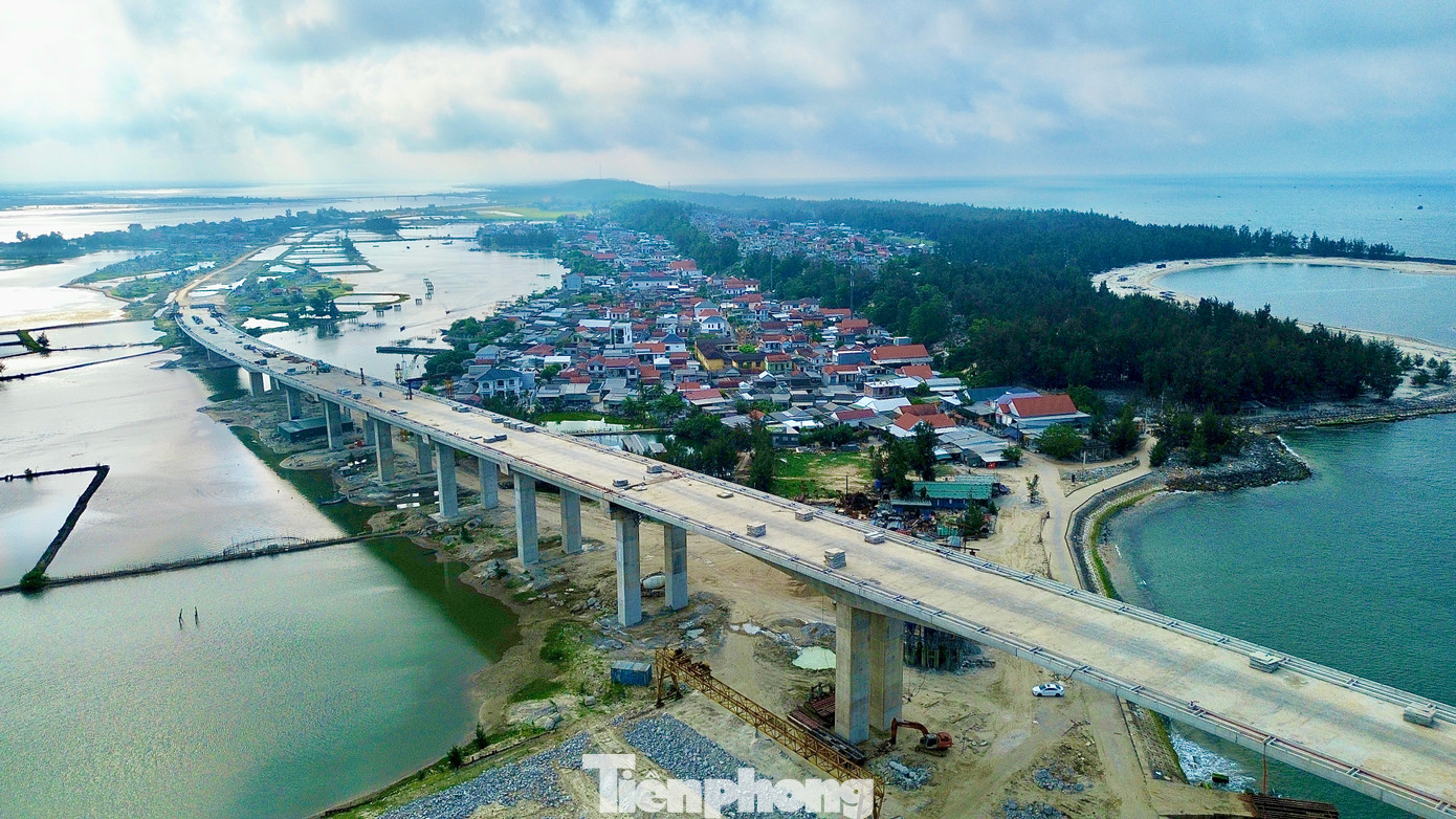 Theo lãnh đạo UBND TP Huế, tuyến đường ven biển, trong đó cầu Thuận An, là điểm nhấn có ý nghĩa chiến lược trong kết nối liên vùng Quảng Trị - Huế - Đà Nẵng, thúc đẩy hình thành các khu đô thị, dịch vụ, nghỉ dưỡng ven biển; đồng thời củng cố quốc phòng an ninh, nâng cao năng lực phòng, chống thiên tai và phát triển kinh tế biển...