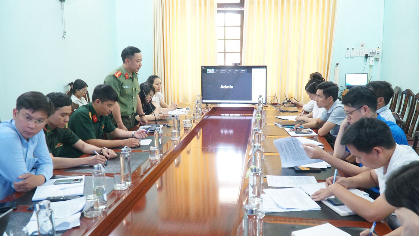 Hội nghị lấy ý kiến diễn ra theo hình thức trực tiếp và trực tuyến. Hội nghị lấy ý kiến diễn ra theo hình thức trực tiếp và trực tuyến.