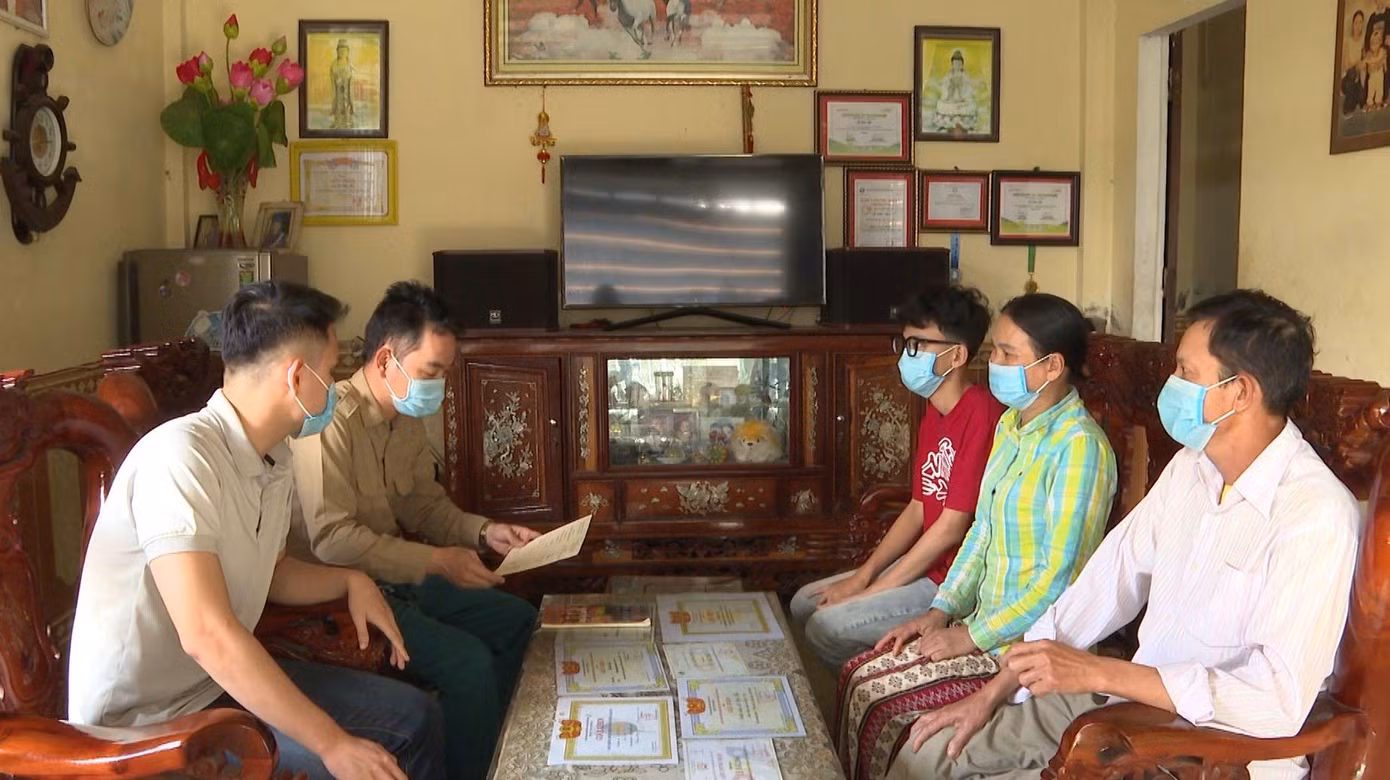 Nhiều thanh niên tại TT-Huế đã viết đơn tình nguyện tòng quân Nhiều thanh niên tại TT-Huế đã viết đơn tình nguyện tòng quân