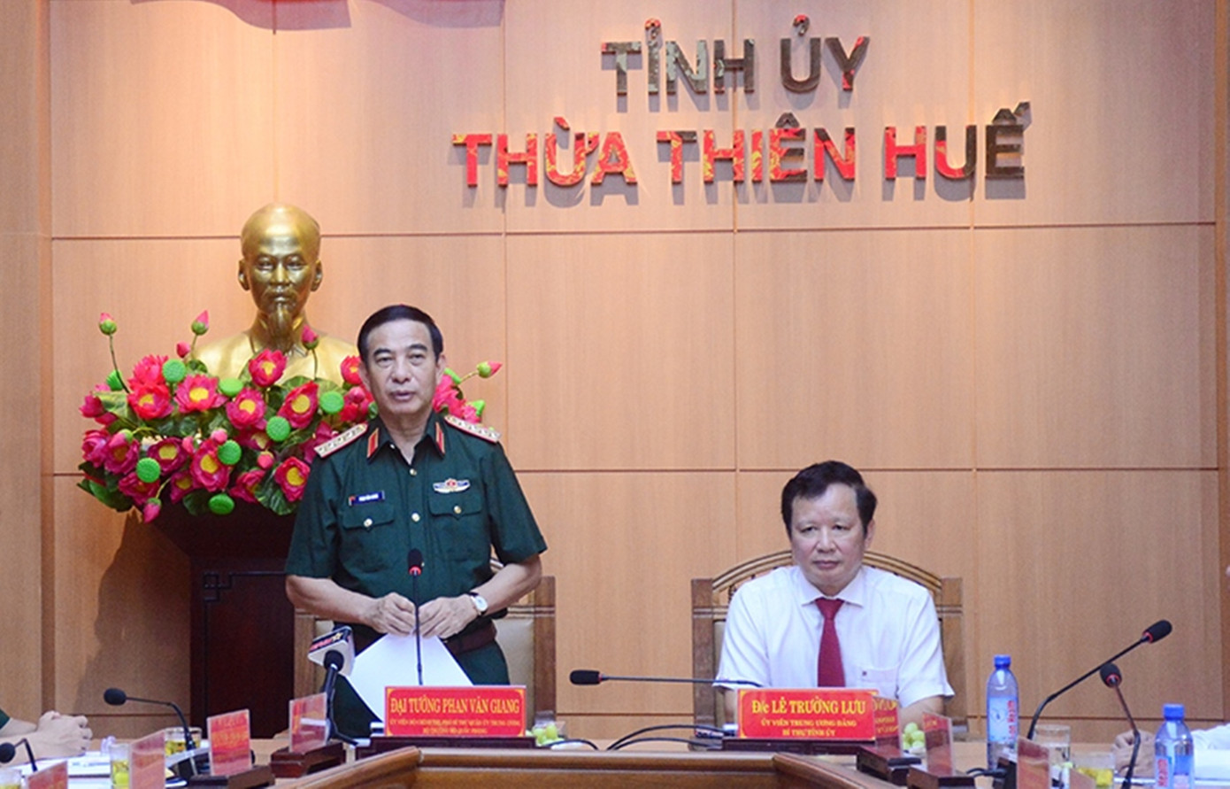 Đại tướng Phan Văn Giang làm việc với Tỉnh ủy TT-Huế. Đại tướng Phan Văn Giang làm việc với Tỉnh ủy TT-Huế.