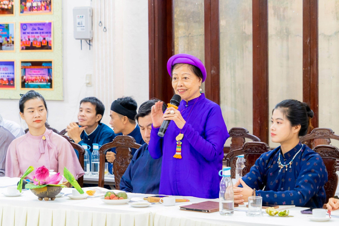 Cùng với đó là hội thảo “Hướng phát triển của áo dài trong đời sống đương đại”, qua đó, tìm hướng phát triển phù hợp đáp ứng mong muốn của nhiều người, để di sản áo dài trở về với cộng đồng, để cộng đồng chung tay gìn giữ bảo vệ và phát huy giá trị di sản áo dài Việt Nam. Ảnh: Văn Thể Huế Cùng với đó là hội thảo “Hướng phát triển của áo dài trong đời sống đương đại”, qua đó, tìm hướng phát triển phù hợp đáp ứng mong muốn của nhiều người, để di sản áo dài trở về với cộng đồng, để cộng đồng chung tay gìn giữ bảo vệ và phát huy giá trị di sản áo dài Việt Nam. Ảnh: Văn Thể Huế
