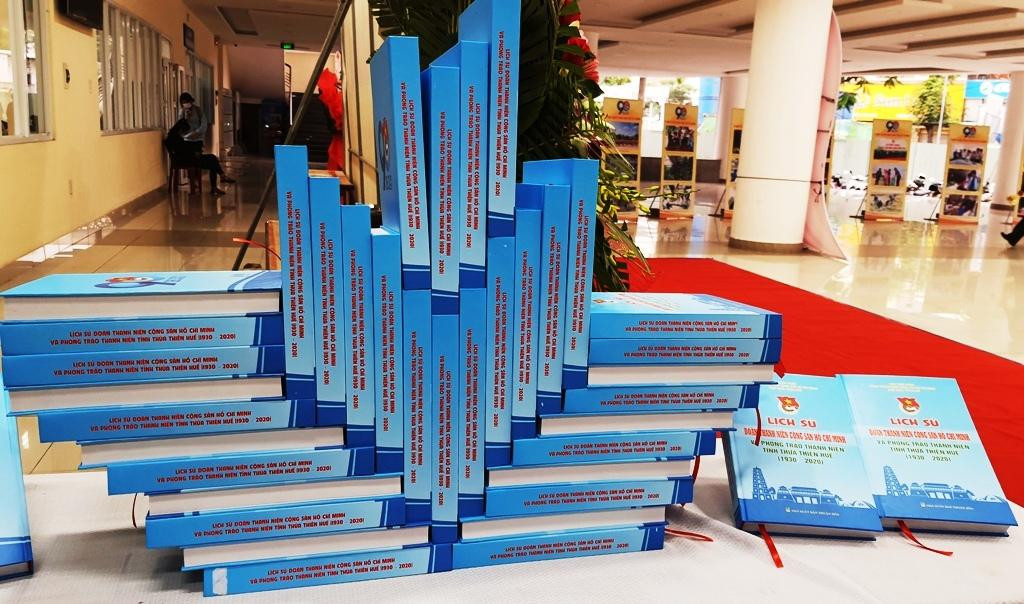 Giới thiệu rộng rãi cuốn lịch sử đến công chúng, đoàn viên thanh niên.