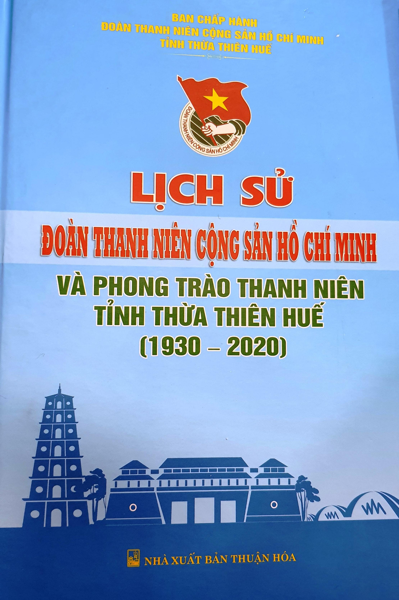 Bìa cuốn sách lịch sử Đoàn
