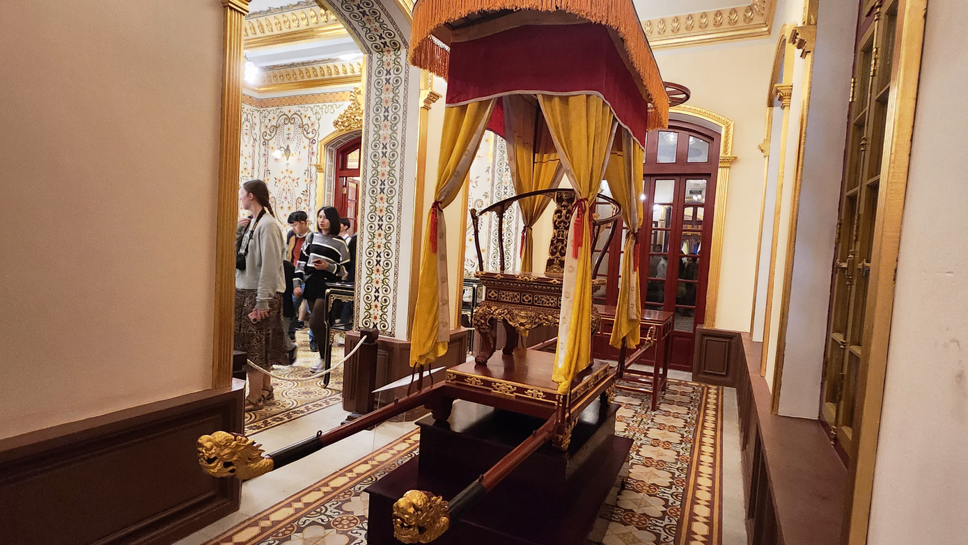 Gian phòng đặt kiệu của vua. Gian phòng đặt kiệu của vua.