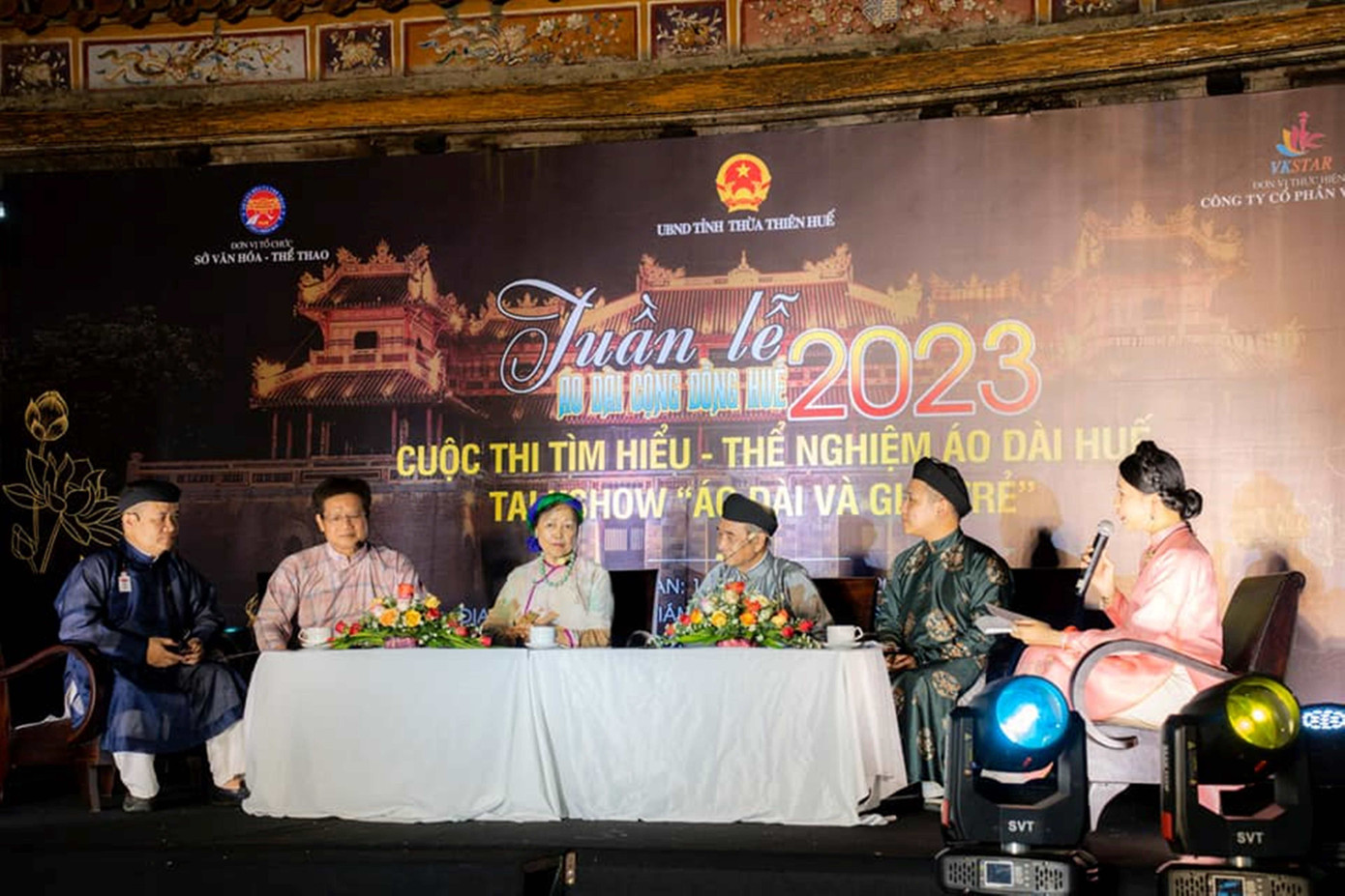 Talk show "Áo dài và giới trẻ". Ảnh: Văn Thể Huế Talk show "Áo dài và giới trẻ". Ảnh: Văn Thể Huế