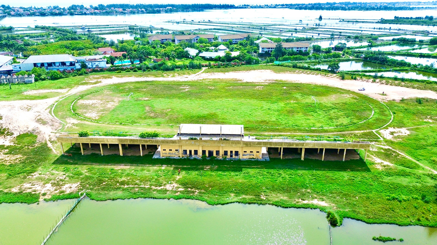 Được biết, sau khi thị trấn Thuận An tách khỏi huyện Phú Vang sáp nhập vào TP Huế cũ, Trung tâm được bàn giao về cho TP Huế tiếp quản. Sau bàn giao vài năm, từ khi TP Huế cũ tách thành hai quận Thuận Hóa và Phú Xuân, Trung tâm VHTT này thuộc quản lý của cơ quan chức năng quận Thuận Hóa, nhưng công trình tiếp tục rơi vào cảnh hoang phế, không được sử dụng vào mục đích thể thao hay tổ chức các hoạt động văn hóa.