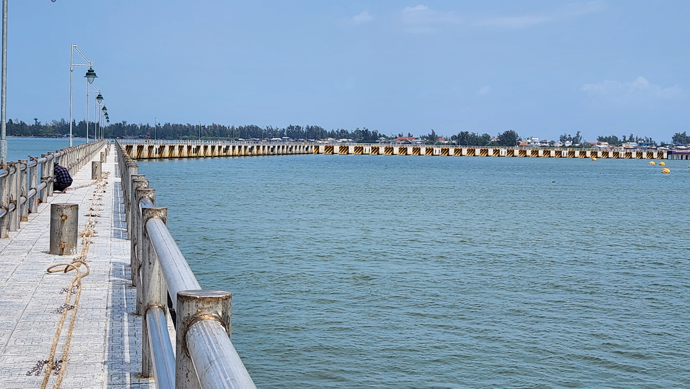 Dự án cảng cá Thuận An mặc dù cơ bản hoàn thành nhiều hạng mục xây dựng cơ bản thiết yếu nhưng chưa thể đưa vào khai thác, sử dụng. Ảnh: N.V