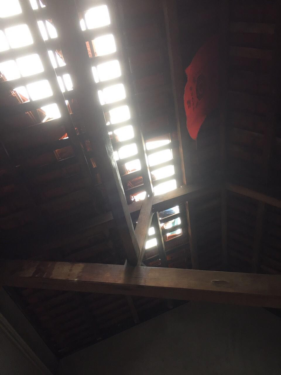 Chiều 11/9, ông Nguyễn Đình Bách - Chủ tịch UBND huyện Phong Điền, tỉnh TT-Huế thông tin, trên địa bàn huyện này vừa xảy ra các trận lốc xoáy ở nhiều xã, gây nhiều thiệt hại về nhà cửa.