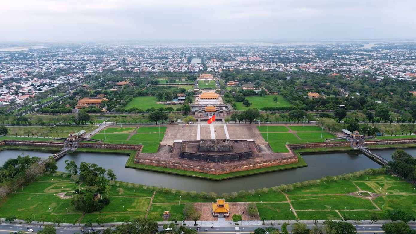 Việc phát triển Huế luôn được cân nhắc giữa bảo tồn di sản và phát triển đô thị.