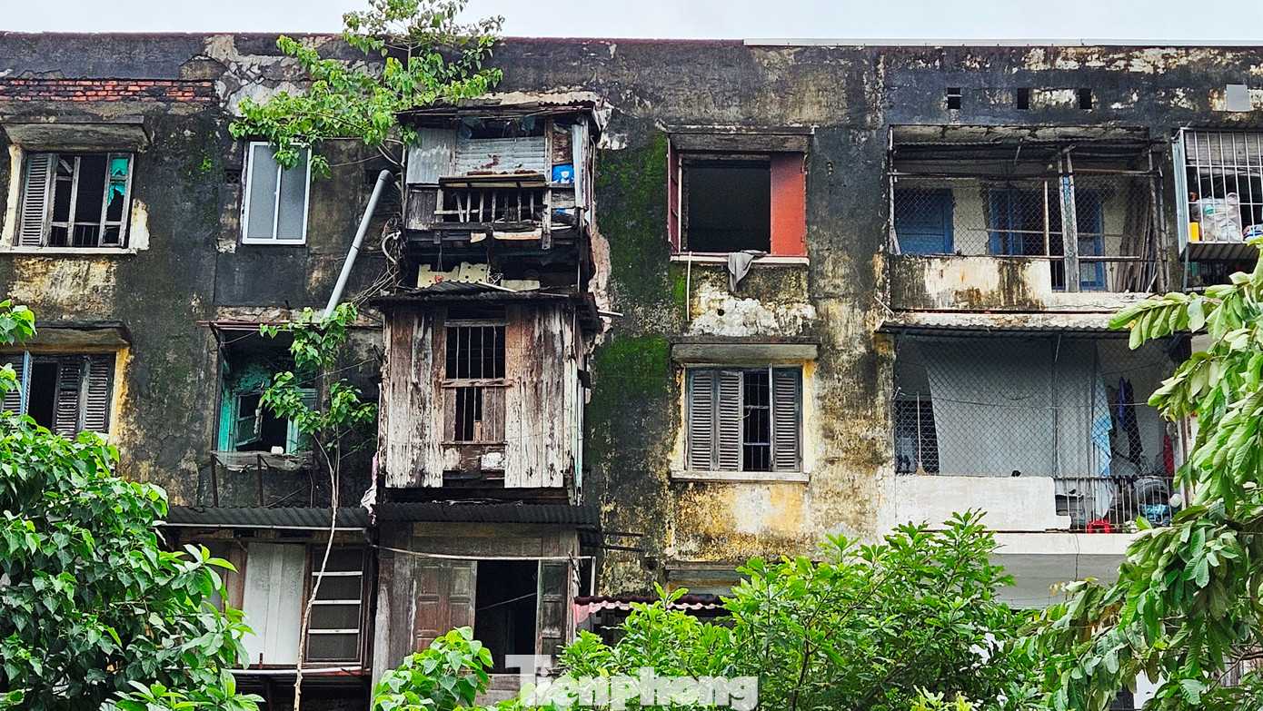 Trên cơ sở đó, đơn vị tư vấn kết luận, các dãy nhà A, B, C thuộc trường hợp phải cải tạo, xây dựng lại theo Luật nhà ở. Còn theo UBND TP. Huế, việc cải tạo khu chung cư Đống Đa nhằm đảm an toàn tài sản, tính mạng cho người dân, mỹ quan đô thị. Công trình cải tạo, xây dựng nhằm tạo nơi ở mới an toàn, khang trang; quyền lợi của người dân cũng phải được đảm bảo sau khi thực hiện cải tạo khu chung cư.