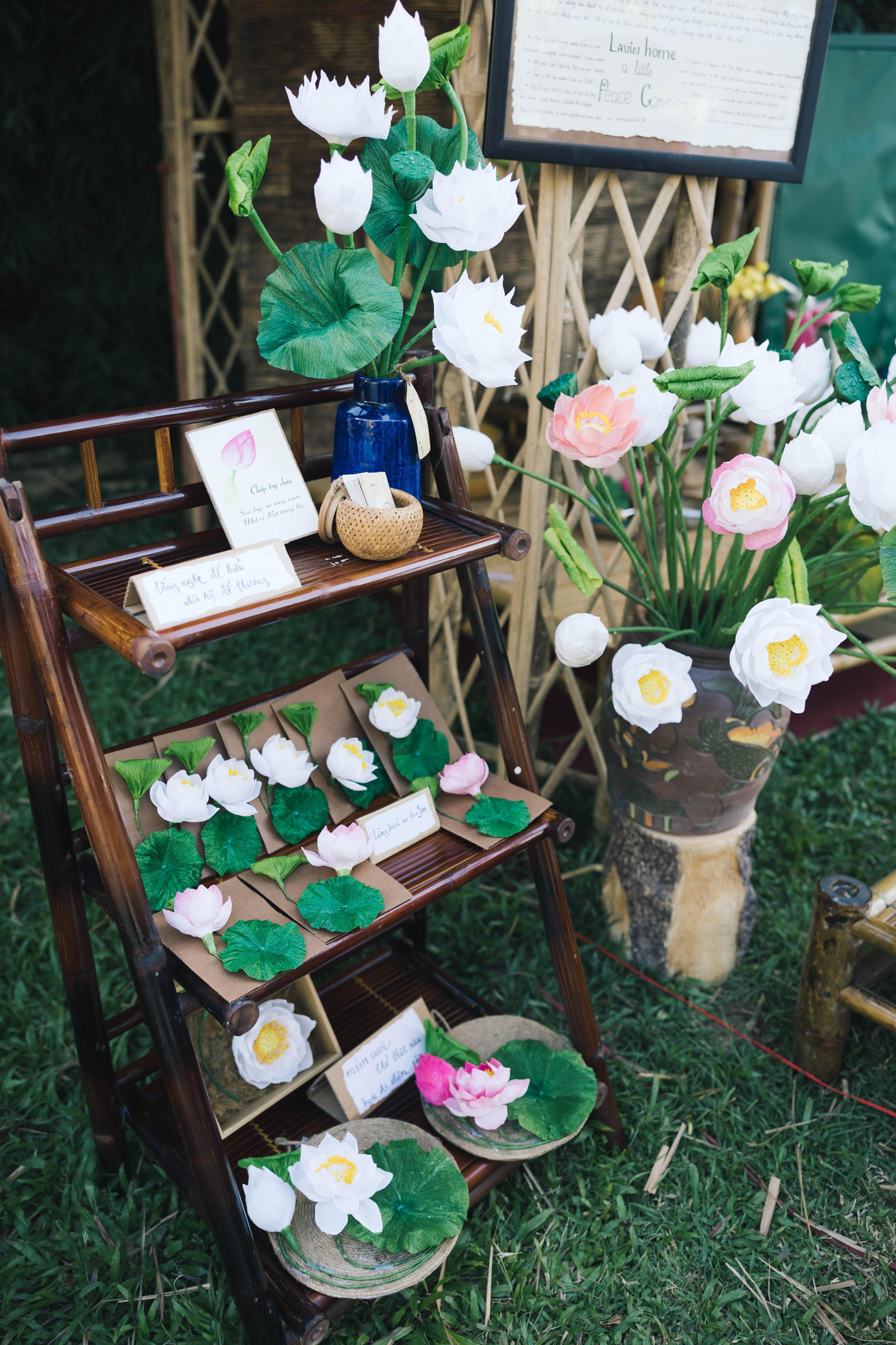 Hoa sen giấy nghệ thuật. Ảnh: Nguyễn Đình Chiến