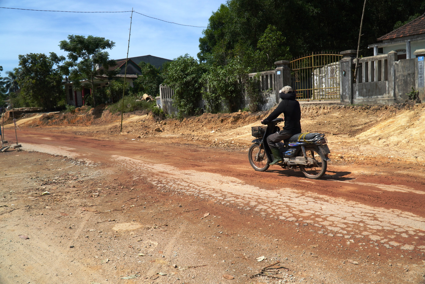 Công trình được UBND thị xã Hương Thủy phê duyệt đầu tư, khởi công xây dựng từ năm 2021, do Ban Quản lý Dự án Đầu tư Xây dựng khu vực thị xã Hương Thủy làm chủ đầu tư, với tổng mức đầu tư 59,699 tỷ đồng, trong đó, chi phí giải phóng mặt bằng 24,284 tỷ đồng, giá trị xây lắp là 25,282 tỷ đồng