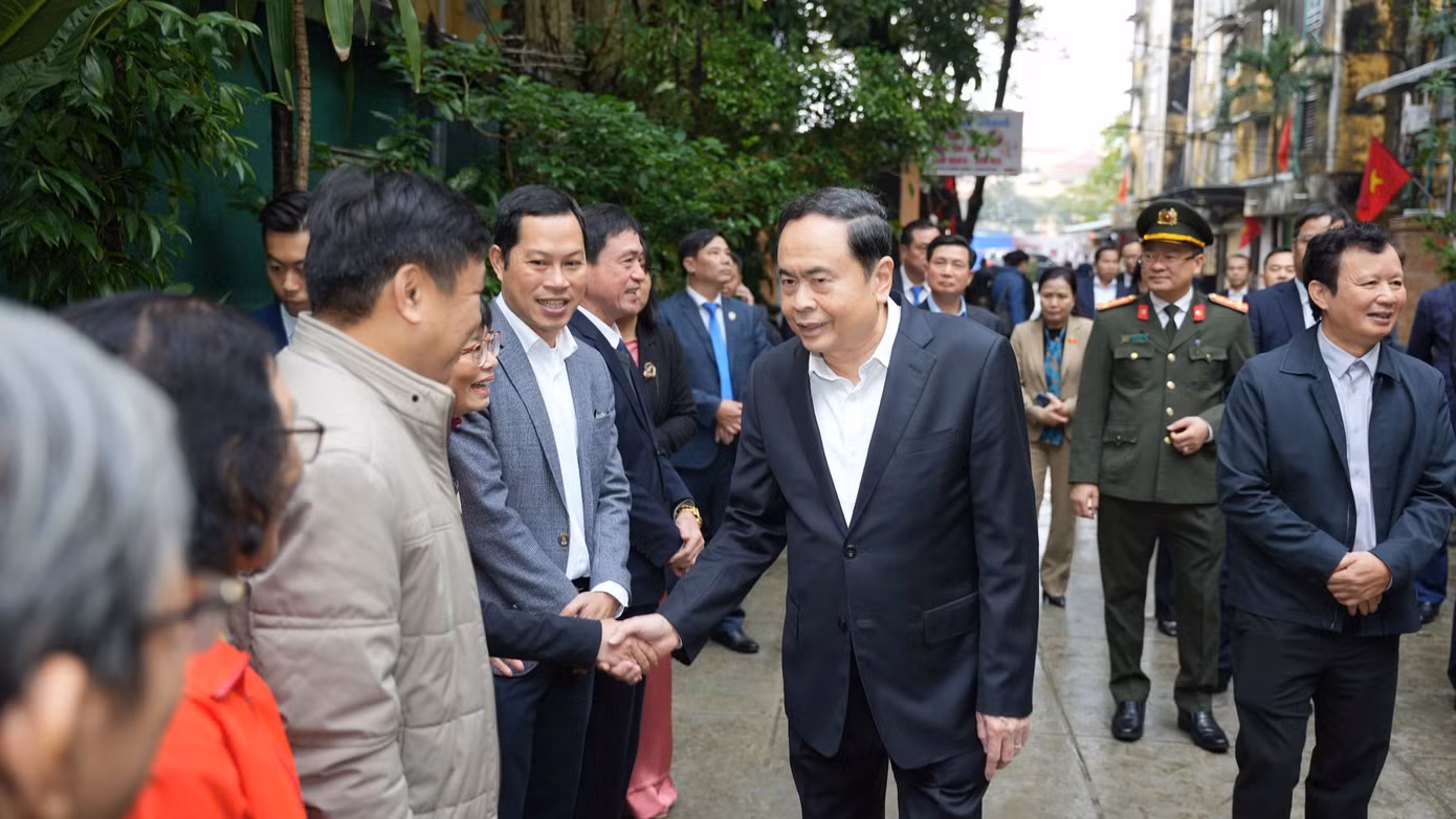 Chủ tịch Quốc hội Trần Thanh Mẫn thăm, làm việc tại tỉnh Thừa Thiên - Huế. Chủ tịch Quốc hội Trần Thanh Mẫn thăm, làm việc tại tỉnh Thừa Thiên - Huế.