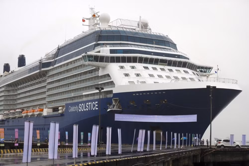 Cảng Chân Mây từng đón siêu tàu biển du lịch CELEBRITY SOLSTICE.