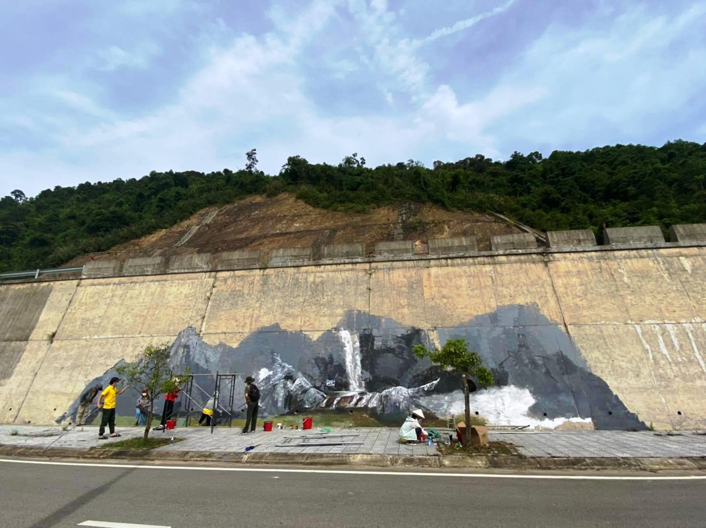 Công trình hoàn thiện, được người dân vùng núi Nam Đông hào hứng đón nhận.